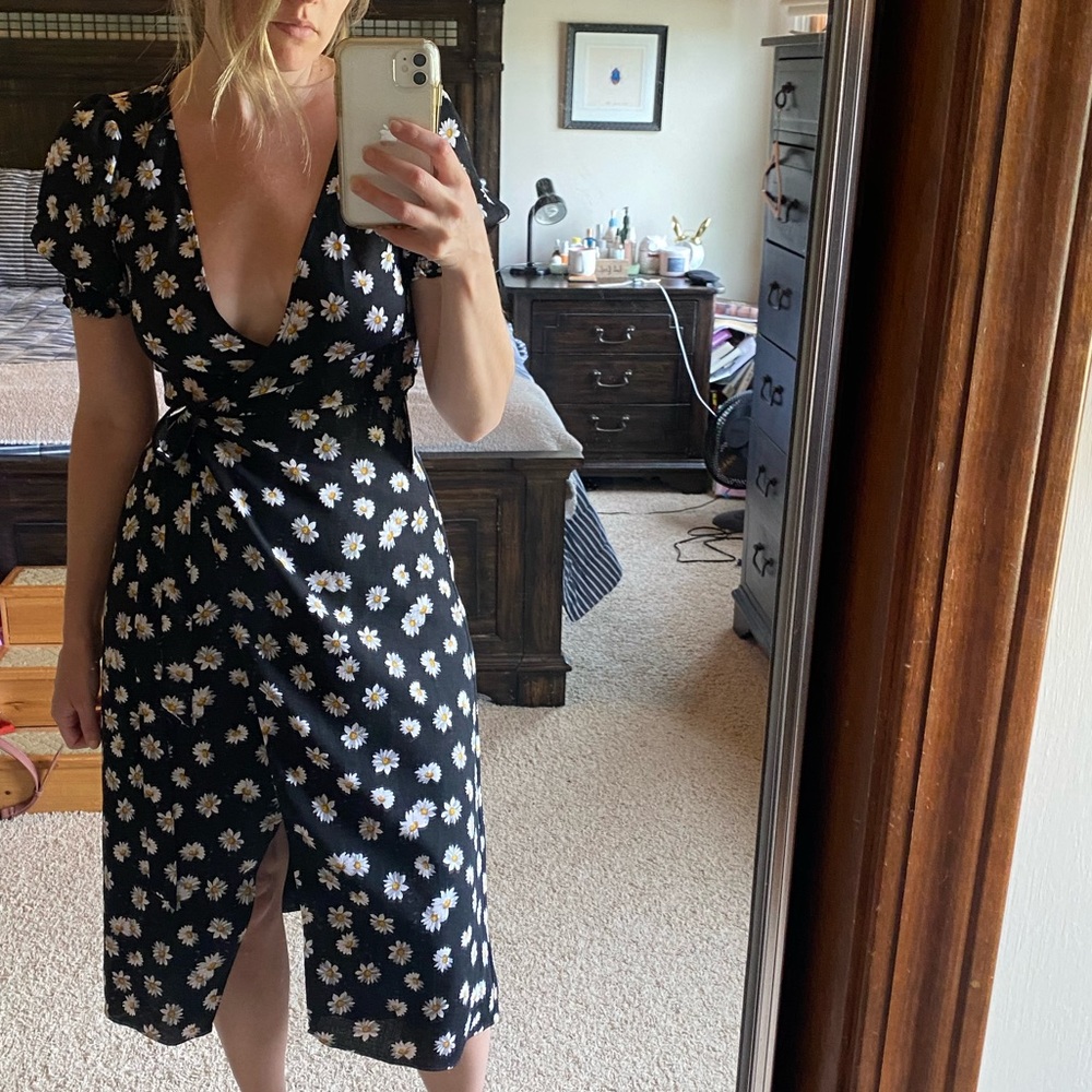 NWT Ali & Jay Daisy Wrap Dress